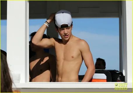 Austin Mahone Continues Birthday Weekend with Shirtless Beac