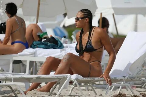 Liz Cambage / ecambage Nude, OnlyFans Leaks, The Fappening -