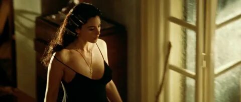 Here the best scenes are Monica Bellucci nude - Malena - All Nude Scenes. 