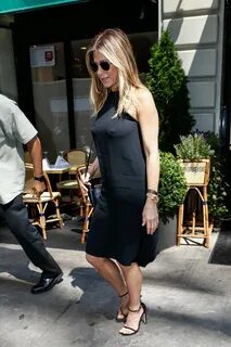 Stunning TV Icon Jennifer Aniston Shows Her Beautiful Pokies