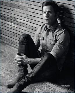 Justin Theroux Covers Icon El País, Talks Marriage to Jennif