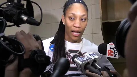 A'ja Wilson encourages Gamecock players after loss to UCONN 