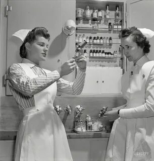 Nurse Needles: 1942 high-resolution photo Vintage nurse, Nur