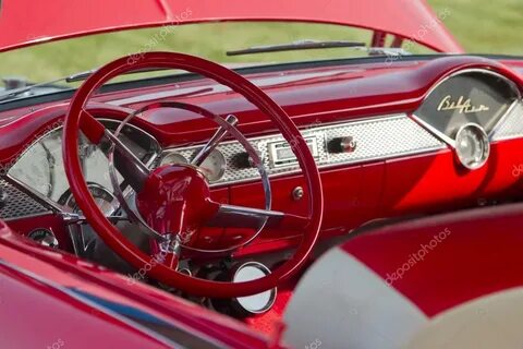 Красно-белый интерьер Chevy Bel Air 1955 - Стоковое редакцио