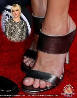 Anna Faris feet - Gifyu