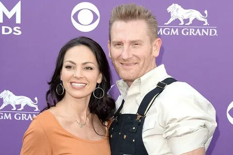 Joey Feek's Daughter Indiana Cheers Her on in Adorable Photo