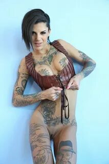 Tattooed Bombshell Bonnie Rotten gets to strip photos