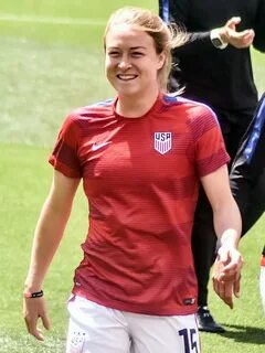 Datei:Emily Sonnett (cropped).jpg - Wikipedia