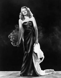 The story behind Rita Hayworth’s iconic pin-up photo, 1941 -