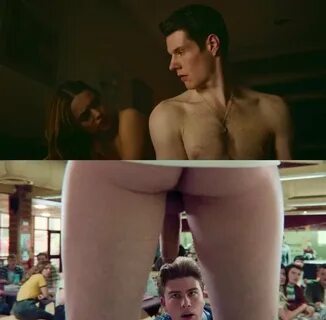 Connor Swindells naked showing his penis in 'Sex Education' 