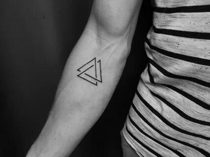 Татуировка двойной треугольник: значение и дизайн
