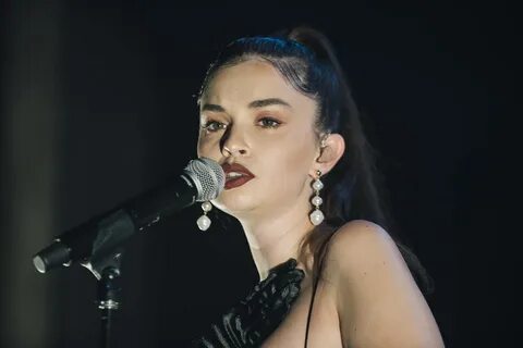 Sabrina Claudio at the Vogue Theater - The Snipe News