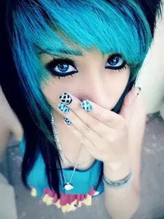 Emo scene girl Emo girl hairstyles, Emo hair, Blue hair tumb