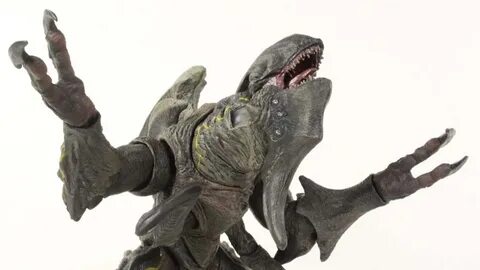 NECA Toys Mutavore Deluxe Pacific Rim Kaiju Movie Toy Action