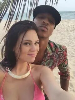 IK Ogbonna & his pregnant bikini-clad girlfriend frolick at 