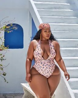 Mzansi huge Curves в Твиттере: "Curvy is a blessing 💚 💙 😍 #P