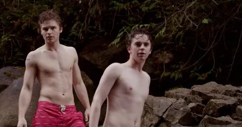 ausCAPS: Keenan Tracey, Freddie Highmore and Max Thieriot sh