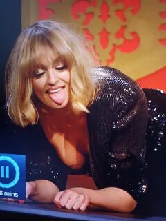 dafuqdayoocare в Твиттере: "Morgana Robinson there, showing 