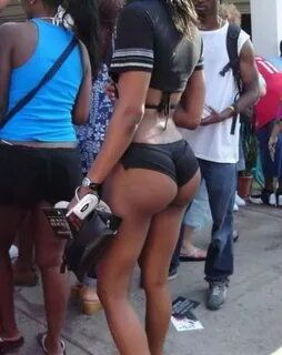 Black booty in public - Erotic Pictures