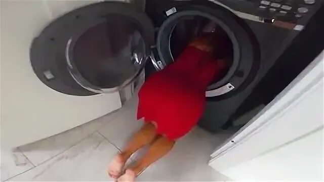 Belle delphine stuck in washing machine 👉 👌 Mort