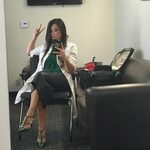 Sandra Lee, dokter spesialis 'pencet' jerawat yang seksi abi