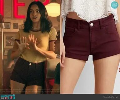 WornOnTV: Veronica’s Pops t-shirt and burgundy denim shorts 