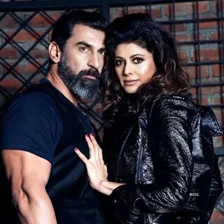 Romantic pictures of Pooja Batra and Nawab Shah go viral on 