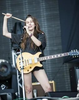 HAIM (Alana Haim) @ ACL Fest, Day 2, Weekend 1 (Austin, Te. 