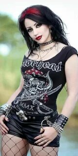 Pin by Vania Bsb on Gothic und Punk Goth women, Hot goth gir