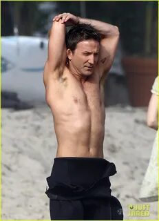 Mark-Paul Gosselaar & Breckin Meyer: Shirtless on 'Franklin 