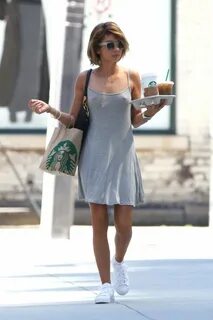 Sarah Hyland Pokies, See through, Nip slip, Boobs Cleavage, 