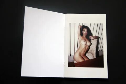 NSFW: Полароидната серия на Emily Ratajkowski