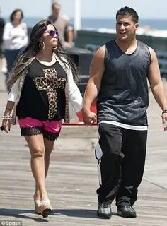 Embarrassment for Jersey Shore's Snooki as 'nude photos' sur