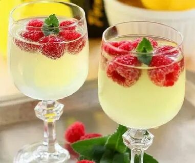 Limoncello & Prosecco Cooler topped with raspberry & mint Yu