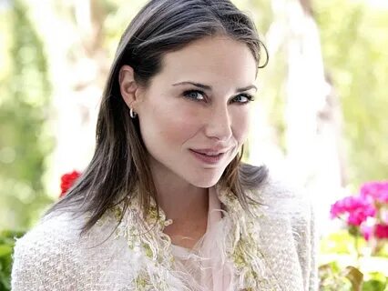 Claire Forlani image