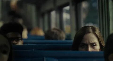 Movie Screencaptures - The-Girl-On-The-Train-0744 - Emily Bl
