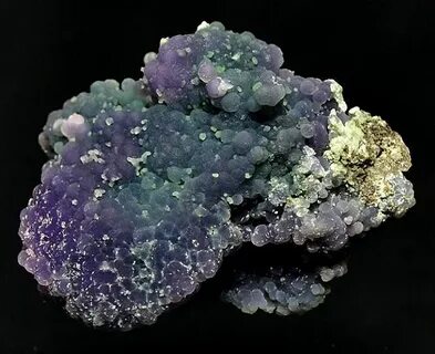 Chalcedony (cryptocrystalline variety of quartz) Botryoidal 