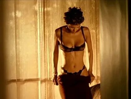 Halle Berry Pictures. Hotness Rating = 9.15/10