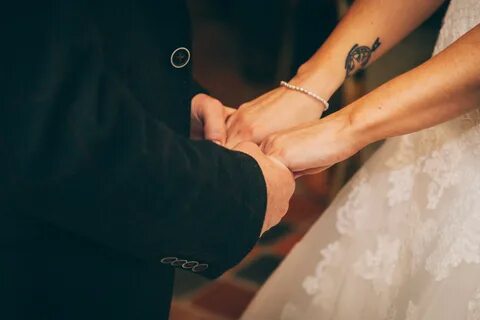 Free Couple Holding Hands Pictures
