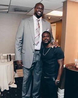 This @kevinhart @shaq face swap is the best thing on the int
