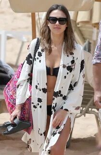 Jessica Alba Jets Off to Hawaii For a Bikini-Filled Vacation