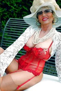 Photo - Sexy mature ladies. clothed, unclothed, etc... Page 