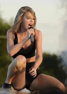 Singing Her Heart Out Taylor swift legs, Girl celebrities, T