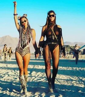 Friday feels...☀ Throwback to Burningman with these two ! ✌ 