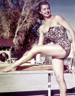 Эстер Уильямс (Esther Williams) - биография, фото в молодост