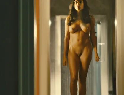 Полностью голая Розарио Доусон на эротических кадрах из кино