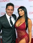 Paul Scally Hosts Red Carpet for 35th AVN Awards at Hard Roc