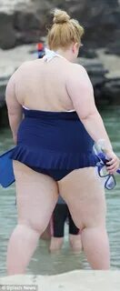 Rebel Wilson slips into frilly blue swimsuit in Hawaii Daily