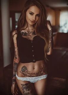 @jackie_blabla - Красивая девушка с татуировками на карантин