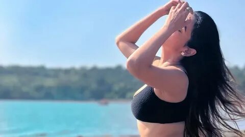 Sonal Chauhan Turns Up the Heat in Black Bikini; Posts Steam